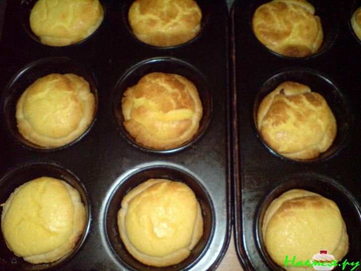 Корзинки из слоёного теста с яичным кремом