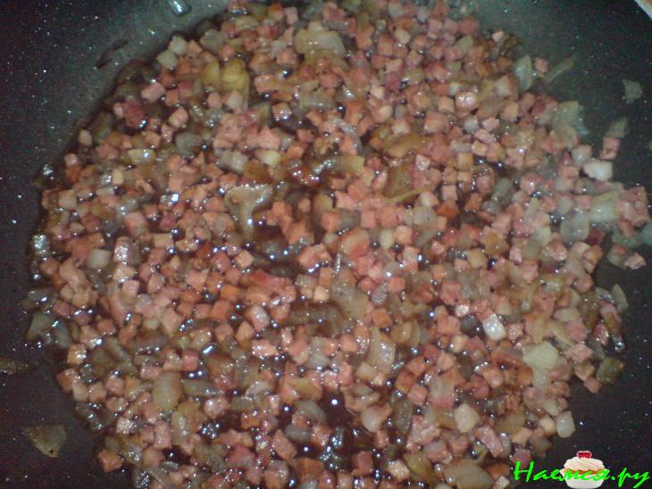 Салат из куриной печени с беконом