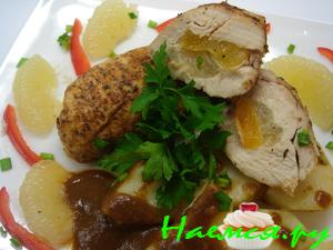 Куриная грудка, фаршированная свити и курагой, приготовленная на пару Куриная грудка, фаршированная свити и курагой, приготовленная на пару