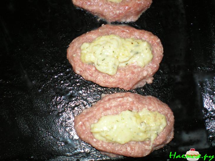 Котлеты, запеченные под молочным соусом