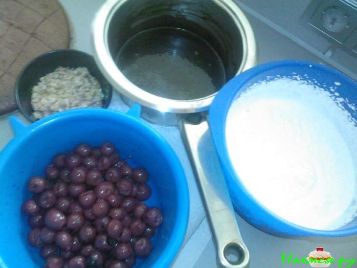 Торт 'Мальчик кучерявый' с вишней 