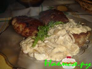 Картофельно-мясные котлеты с нежным грибным соусом. Картофельно-мясные котлеты с нежным грибным соусом.