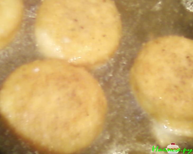 Сырные шарики в ореховой панировке