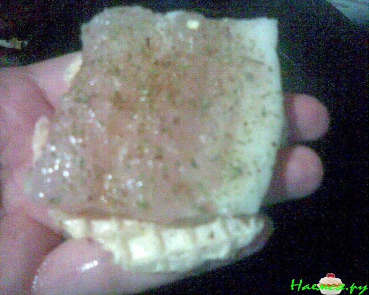 Жареная рыба в круглых вафельках