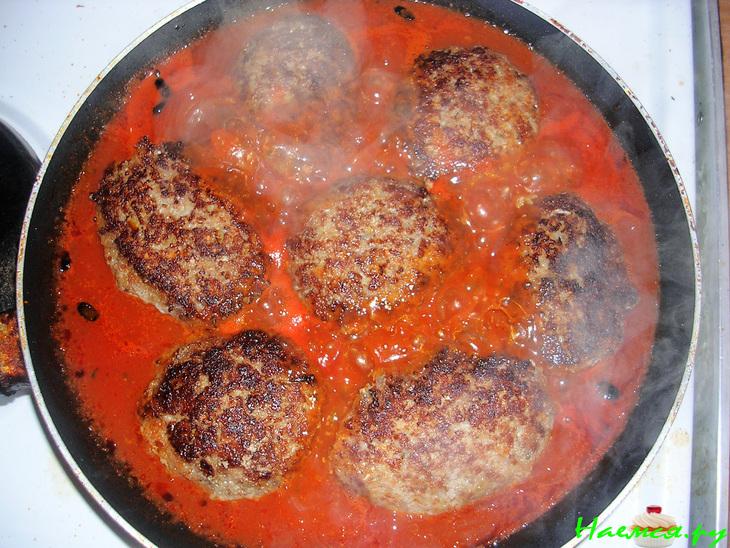 Котлеты с овощами в красном соусе Котлеты с овощами в красном соусе