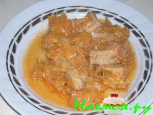 Тушеная говядина с капустой