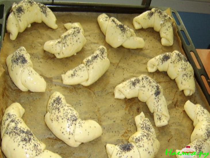 Рогалики дрожжевые с ветчиной и сыром Рогалики дрожжевые с ветчиной и сыром