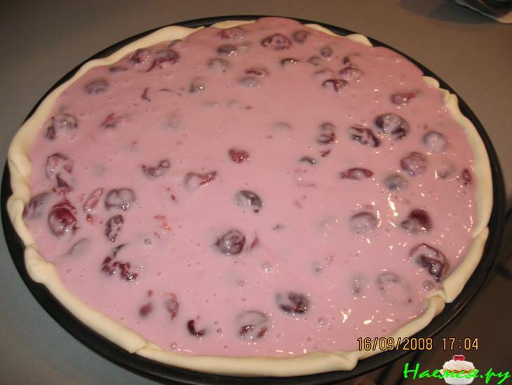 Творожно-йогуртовый пирог с вишней