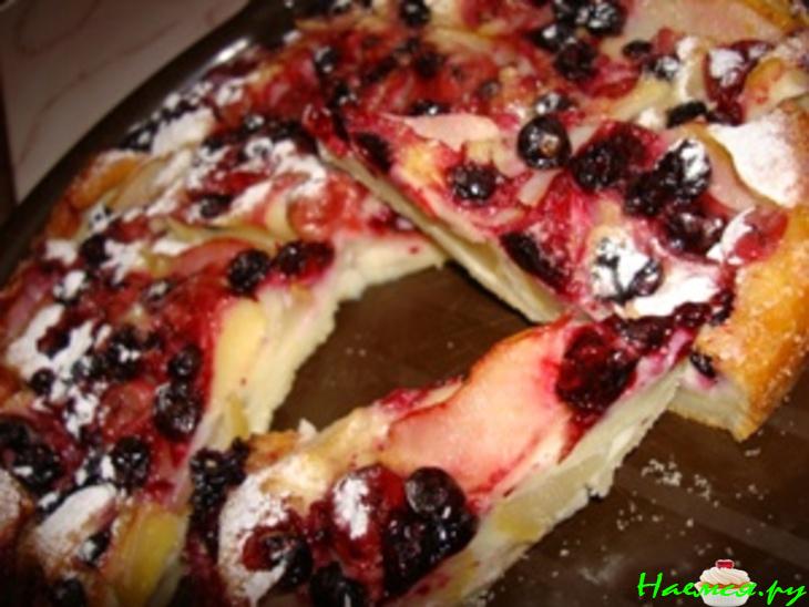 Грушево-ягодный пирог без сахара