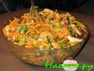 Остренький салат из соленых груздей