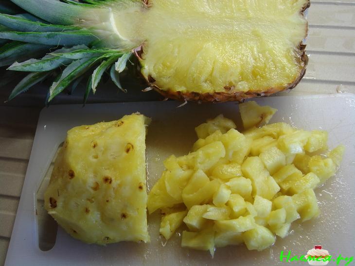 Десерт с песочным печеньем и фруктами Десерт с песочным печеньем и фруктами