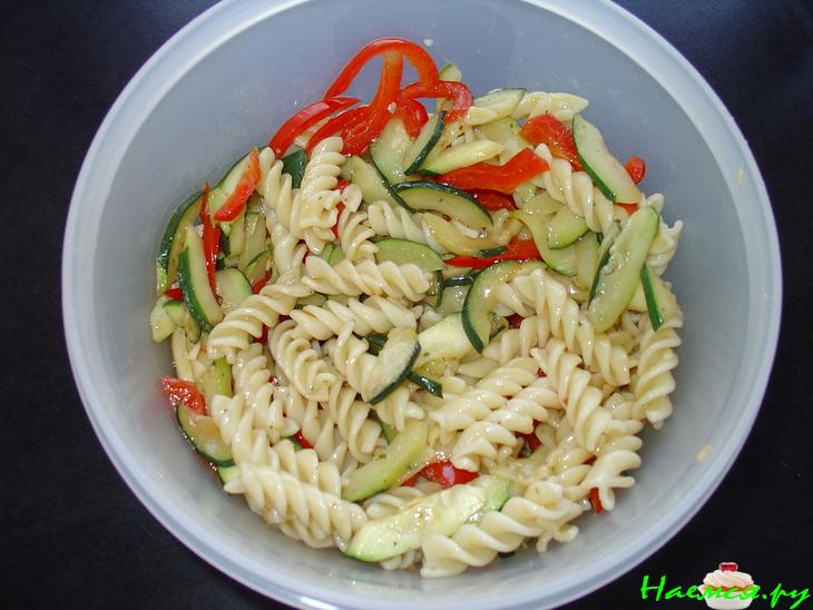 Fussili-салат с жаренными овощами