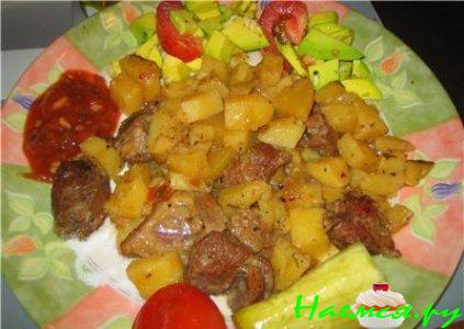 Баранина, жареная с картофелем и помидорами