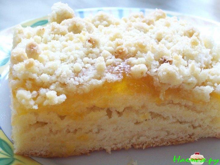 Пирог с абрикосовым вареньем и посыпкой "Штрейзель"