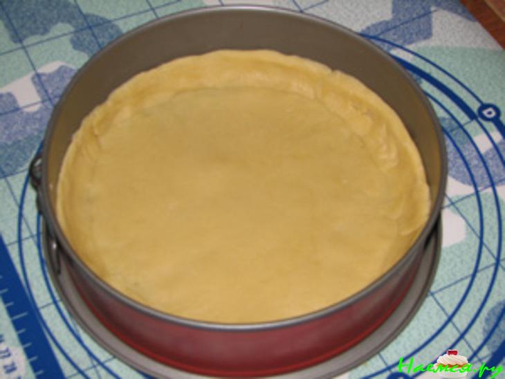 Песочный пирог с яблоками и чёрной смородиной