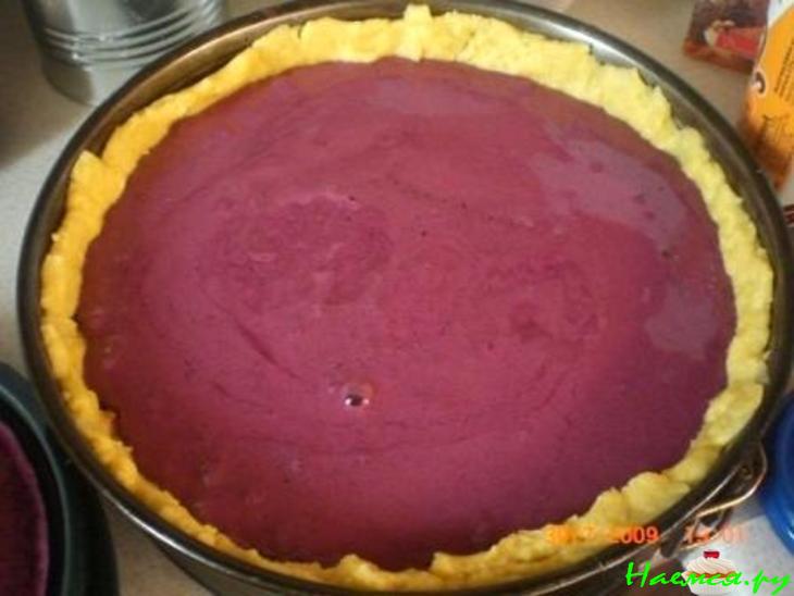 Пирог яблочный с черничным мусом