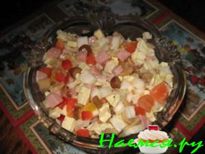 Салат с ветчиной и маринованными грибами