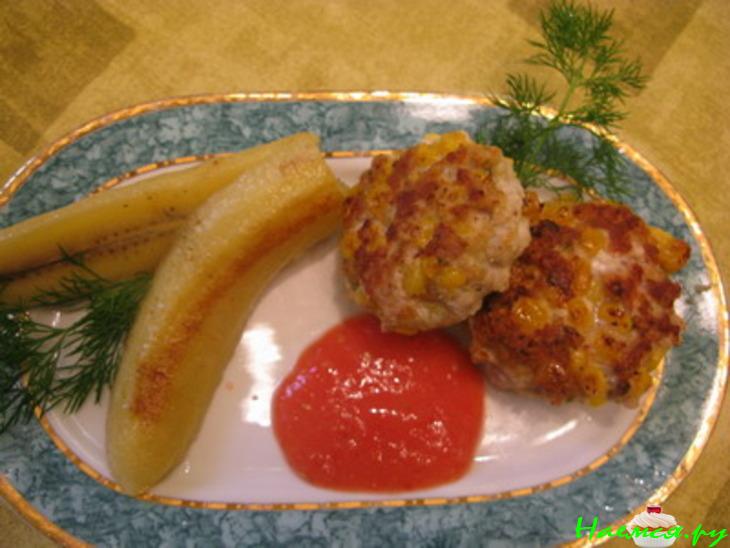 Парагвайские бори-бори с жареным бананом