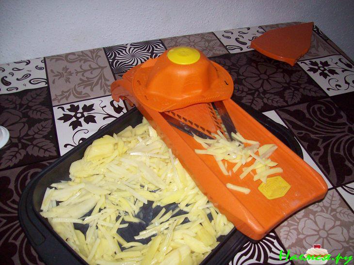 Мясо под шубой с картошкой