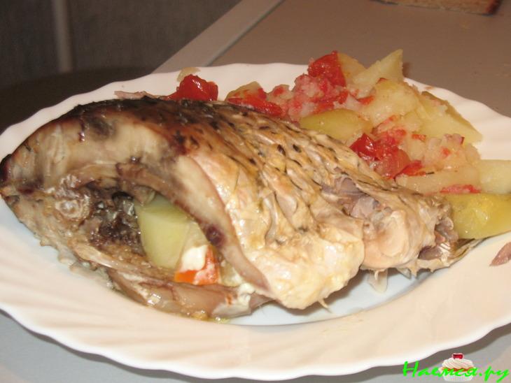 Сазан запеченный с овощами в сметане Сазан запеченный с овощами в сметане