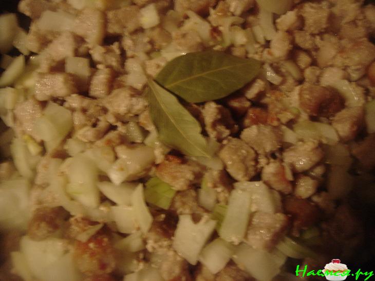 Английский мясной пирог с красной фасолью Английский мясной пирог с красной фасолью