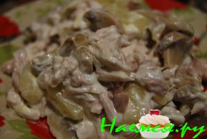 Салат из курицы с ананасами и шампиньонами