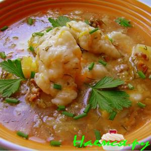 Суп с луком-пореем и сырными клёцками Суп с луком-пореем и сырными клёцками