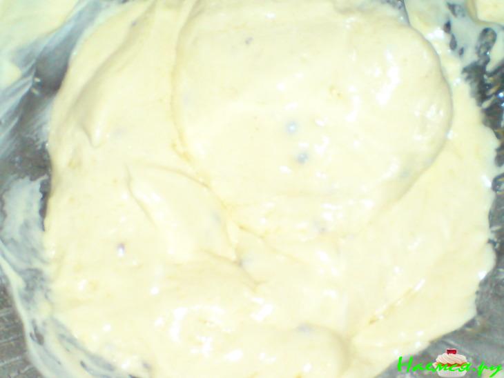 Мясо, запеченное под сметанно-горчичным кремом и нашпигованое черносливом