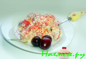 Фруктовый салат с печеньем и сгущенкой