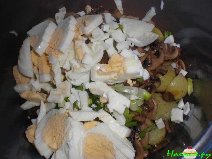 Салат картофельный с грибами