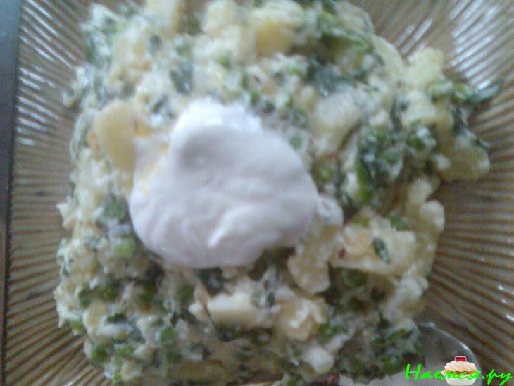 Картофель с зеленью и сметаной