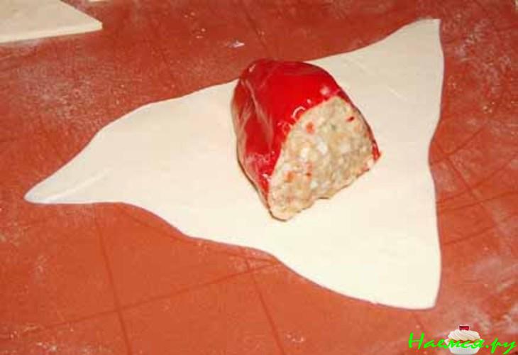 Пирожки слоеные с фаршированными перцами