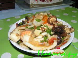 Плаамык кап хет. Или говоря по-русски - кальмары с грибами