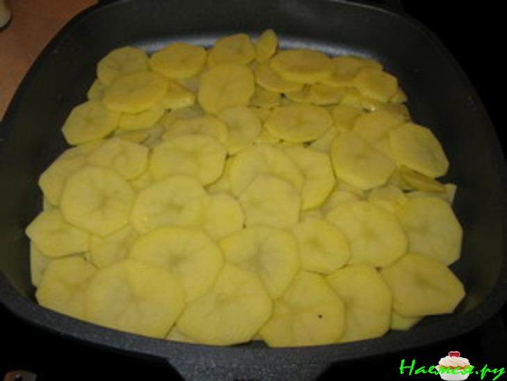 Картофель "Дофин" с двумя видами сыра и паприкой