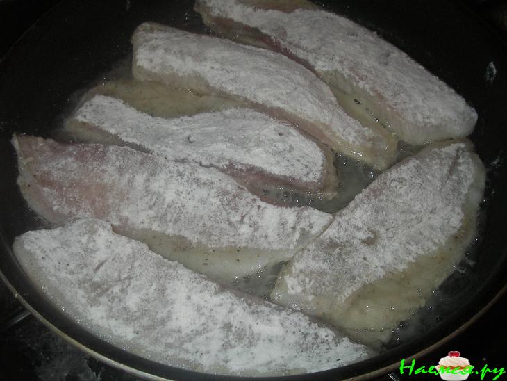 Тилапия под шафрановым соусом с моцареллой