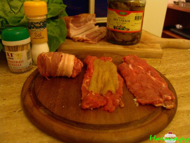 Мясные рулетики в беконе