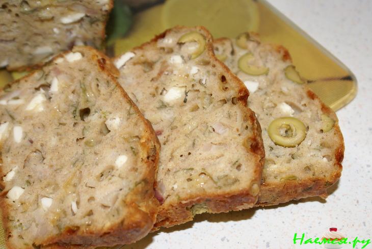 Ржаной кекс с беконом, брынзой и оливками