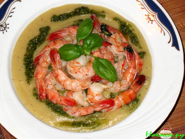 Креветки на картофельном креме с песто (Gamberoni su crema di patate e pesto)