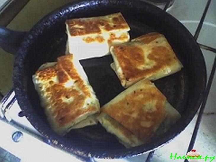 Кутабы из лаваша с зеленью и сыром