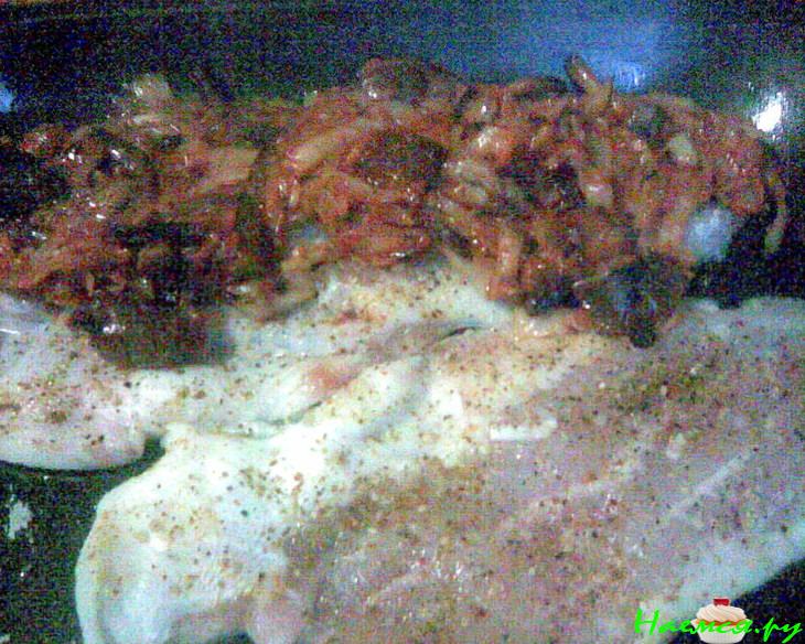 Пангасиус с капустой и грибами