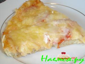 Пицца с ветчиной и помидорами