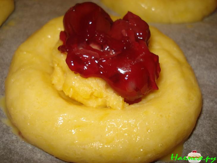 Ватрушечки с вишней Ватрушечки с вишней