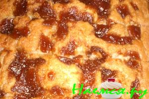 Дрожжевой пирог с вареньем