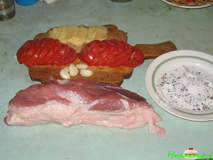 Свинина "Гармошка" с сыром, помидором и чесноком