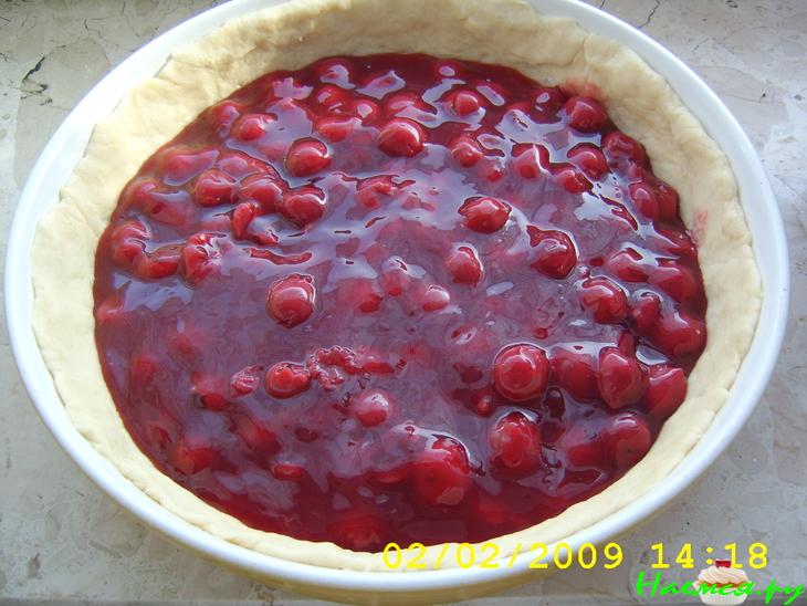 Пирог с вишнёво-пудинговой начинкой под штройзелем Пирог с вишнёво-пудинговой начинкой под штройзелем