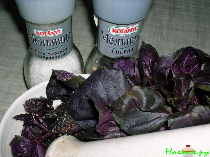 Карп с овощами в базиликовом соусе