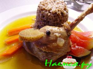 Утка в яблоках с морковкой