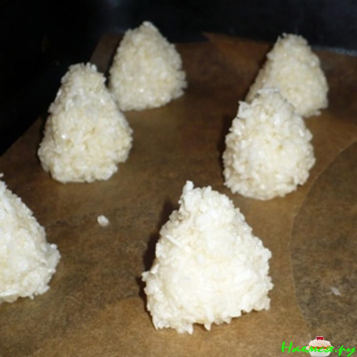 Кокосовые пирамидки