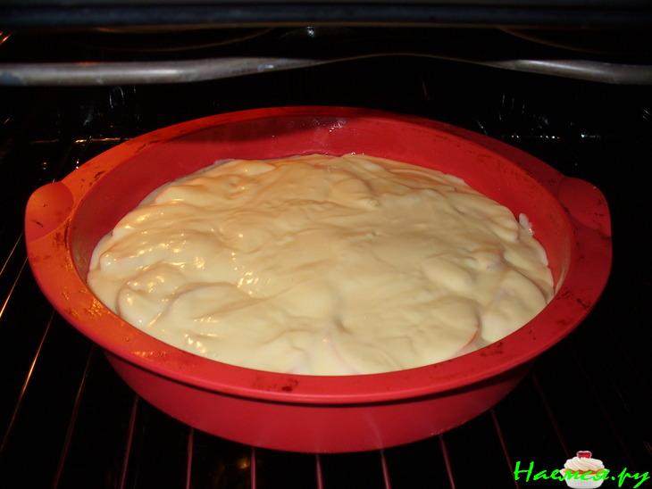 Пирог с персиками и сливами&nbsp; 