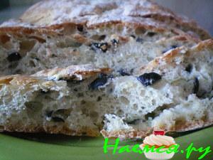 Итальянский хлеб с маслинами и луком
